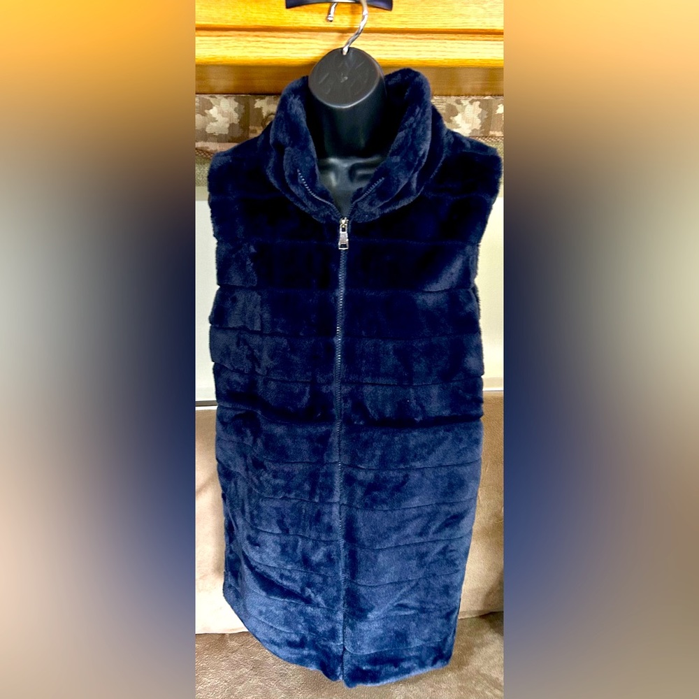 LeModa navy faux fur vest